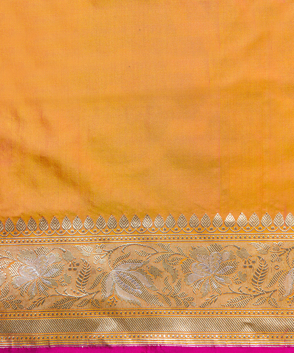 Gold_Handloom_Kadhwa_Jangla_Pure_Katan_Silk_Banarasi_Saree_With_Pink_Selvedge_WeaverStory_05