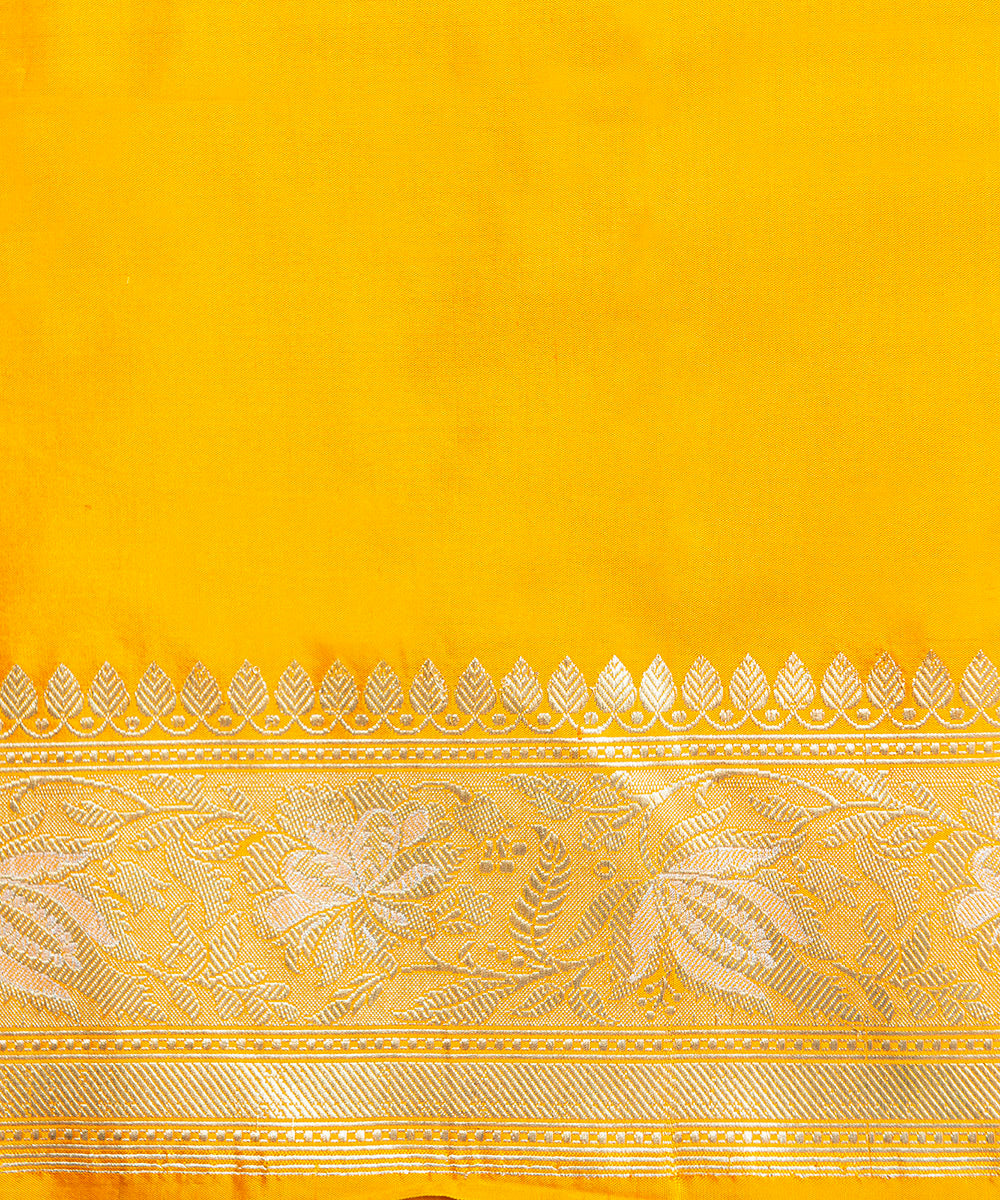 Handloom_Rani_Pink_Kadhwa_Jangla_Pure_Katan_Silk_Banarasi_Saree_With_Yellow_Border_WeaverStory_05