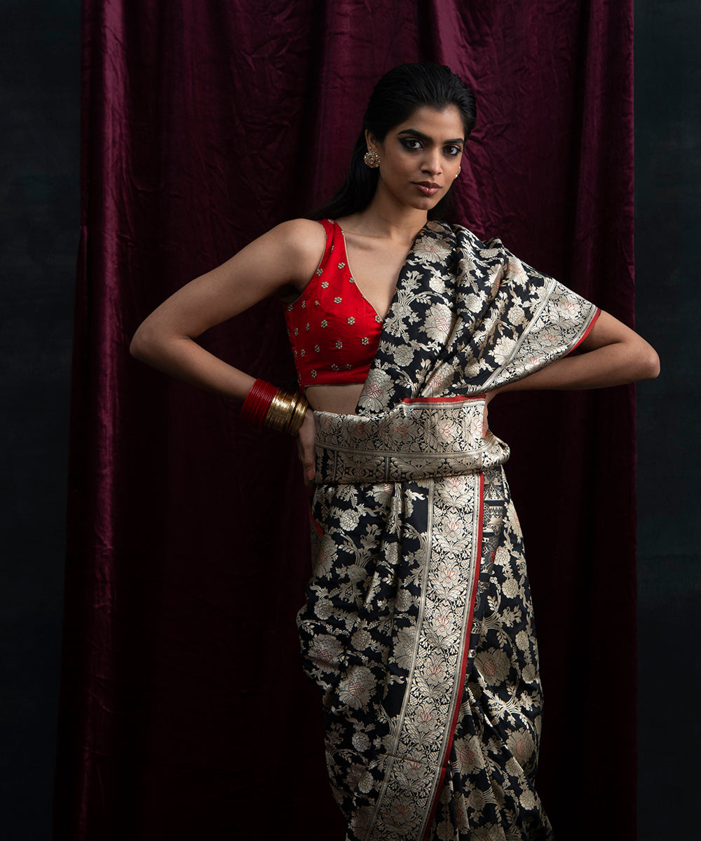 Black_Handloom_Kadhwa_Jangla_Pure_Katan_Silk_Banarasi_Saree_With_Red_Selvedge_WeaverStory_01