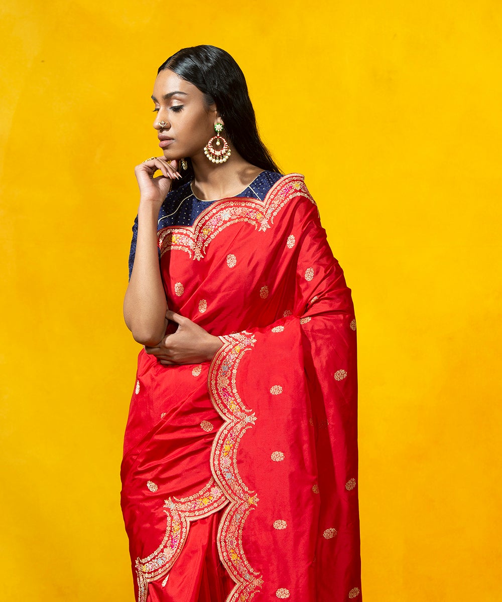 Red_Handloom_Pure_Katan_Silk_Scalloped_Banarasi_Saree_with_Meenakari_Border_WeaverStory_01