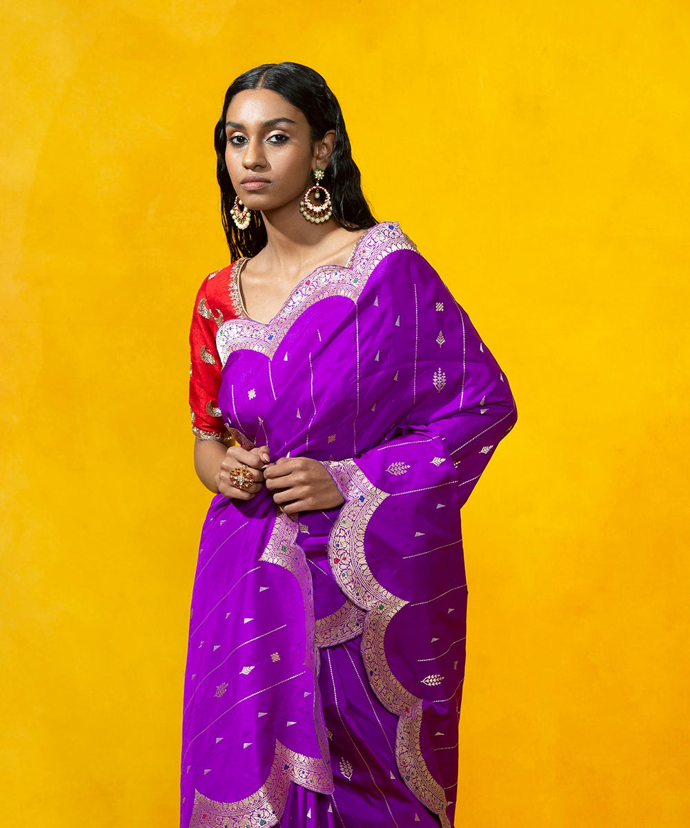 Handloom_Purple_Jangla_Pure_Katan_Silk_Banarasi_Saree_With_Scalloped_Border_WeaverStory_01