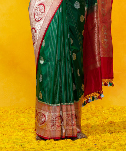 Green_Handloom_Pure_Katan_Silk_Kadhwa_Booti_Banarasi_Saree_With_Red_Border_WeaverStory_04