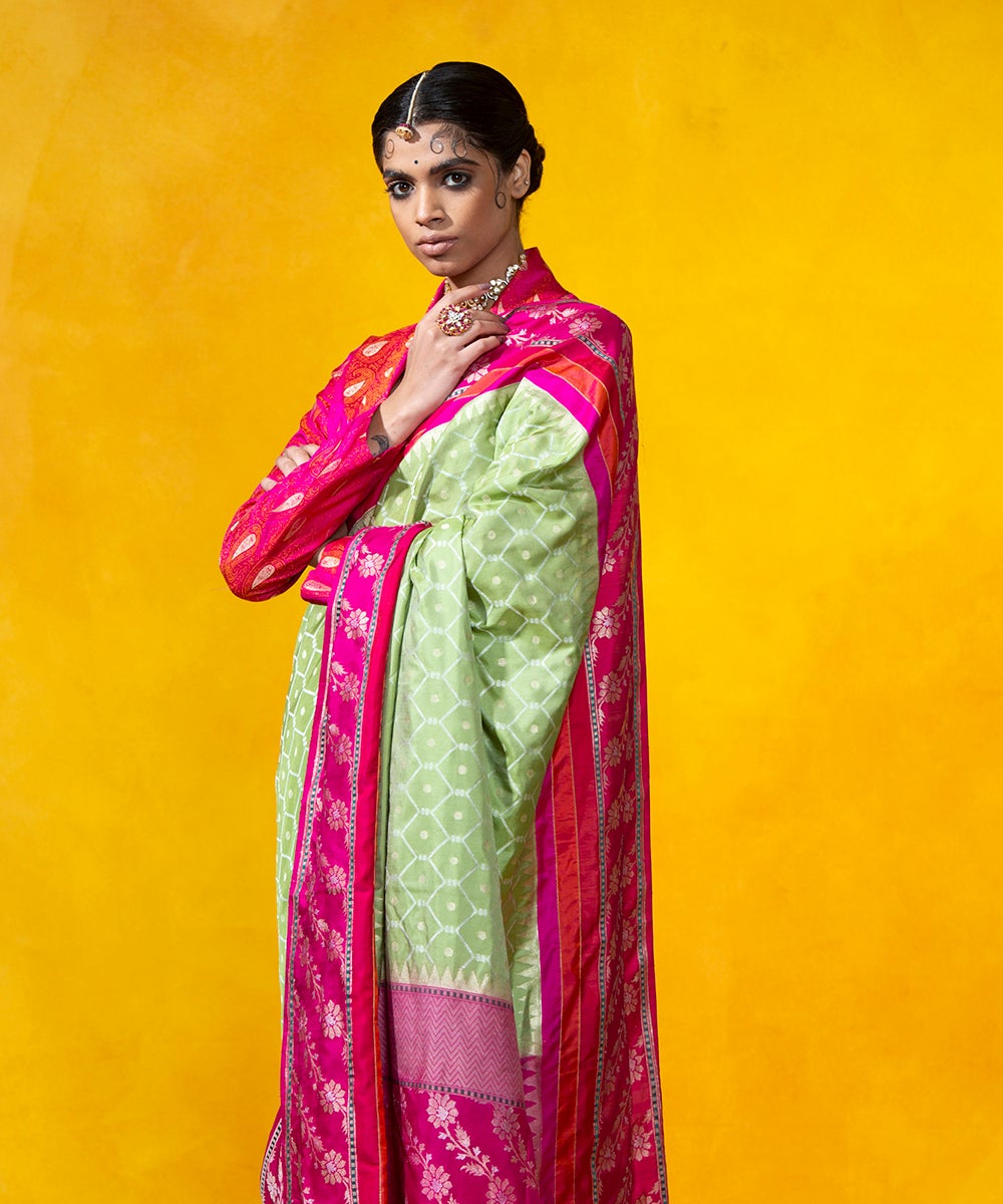 Handloom_Light_Green_Cutwork_Pure_Katan_Silk_Jamdani_Banarasi_Saree_With_Pink_Broad_Border_WeaverStory_01