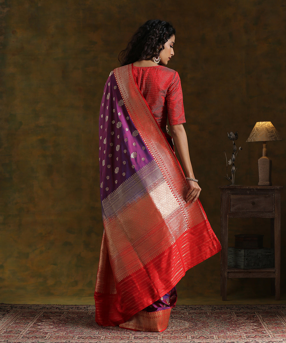 Handloom_Purple_Pure_Katan_Silk_Ektara_Jangla_Banarasi_Saree_With_Red_Border_WeaverStory_03