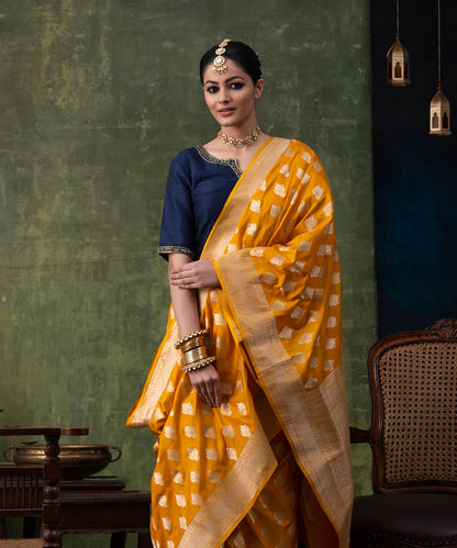 Handloom_Mustard_Pure_Katan_Silk_Banarasi_Saree_with_Traditional_Mughal_Booti_WeaverStory_01