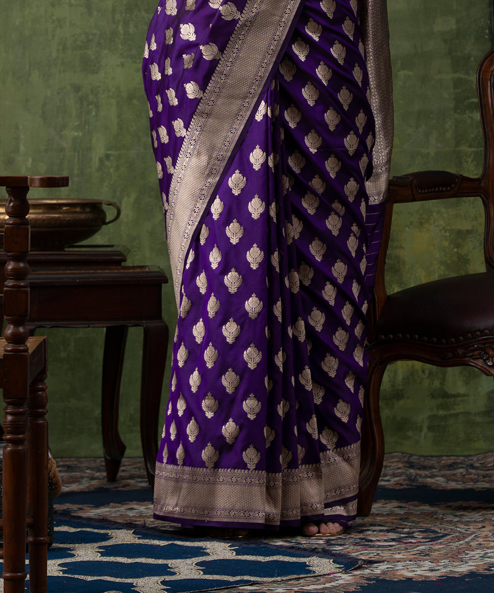 Purple_Handloom_Pure_Katan_Silk_Banarasi_Saree_with_Traditional_Mughal_Booti_WeaverStory_04