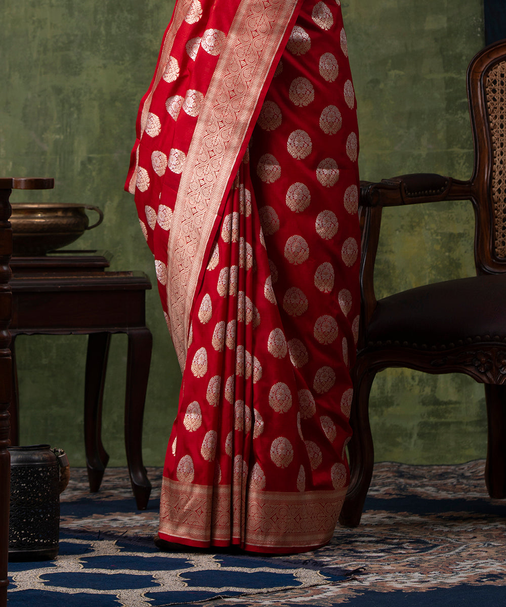 Red_Handloom_Pure_Katan_Silk_Banarasi_Saree_with_Gold_And_Silver_Meenakari_Mughal_Booti_WeaverStory_04