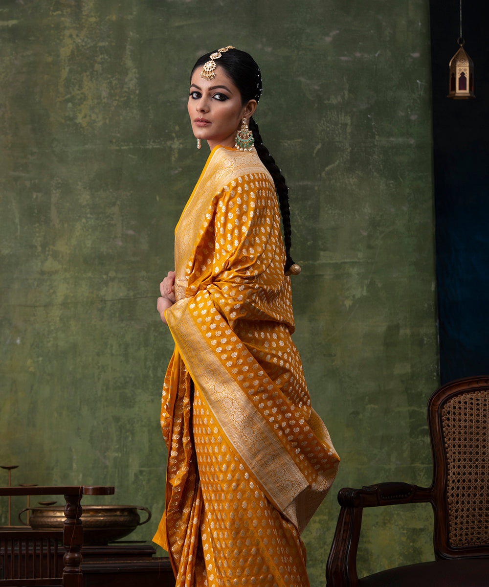 Mustard_Handloom_Pure_Katan_Silk_Banarasi_Saree_with_Cutwork_Booti_WeaverStory_01