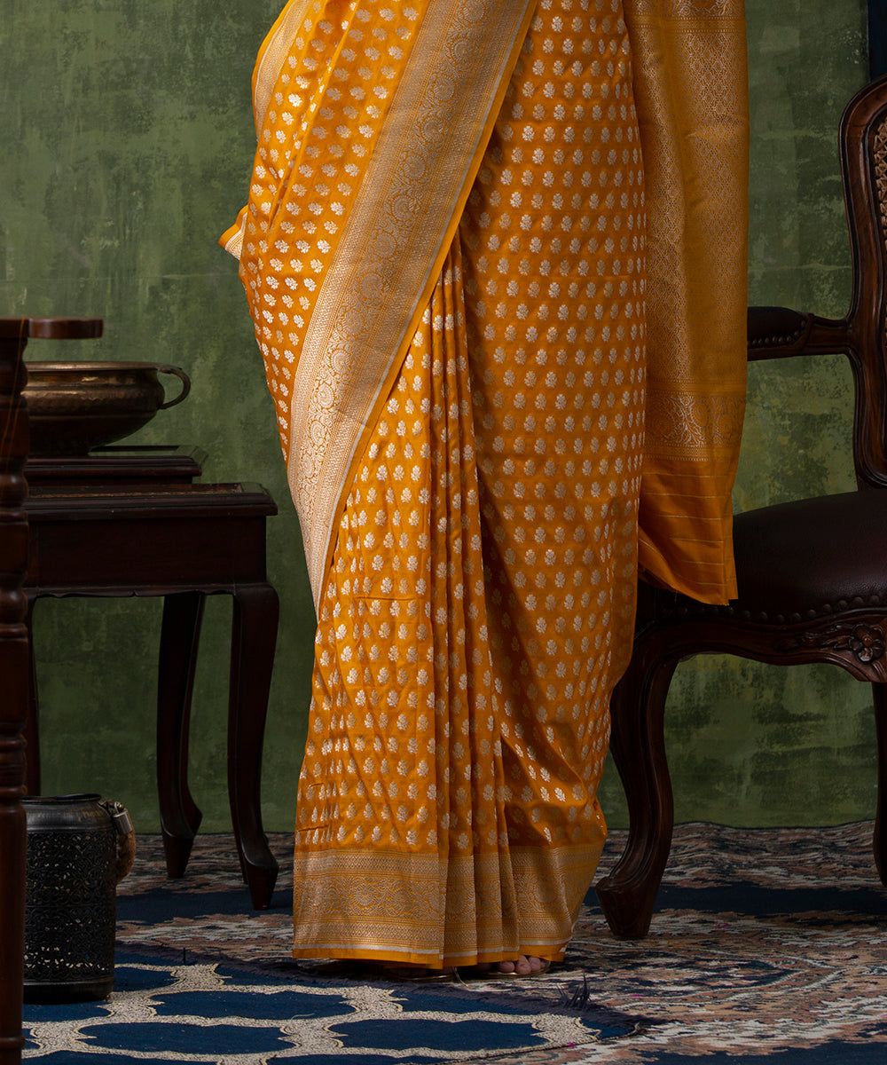 Mustard_Handloom_Pure_Katan_Silk_Banarasi_Saree_with_Cutwork_Booti_WeaverStory_04