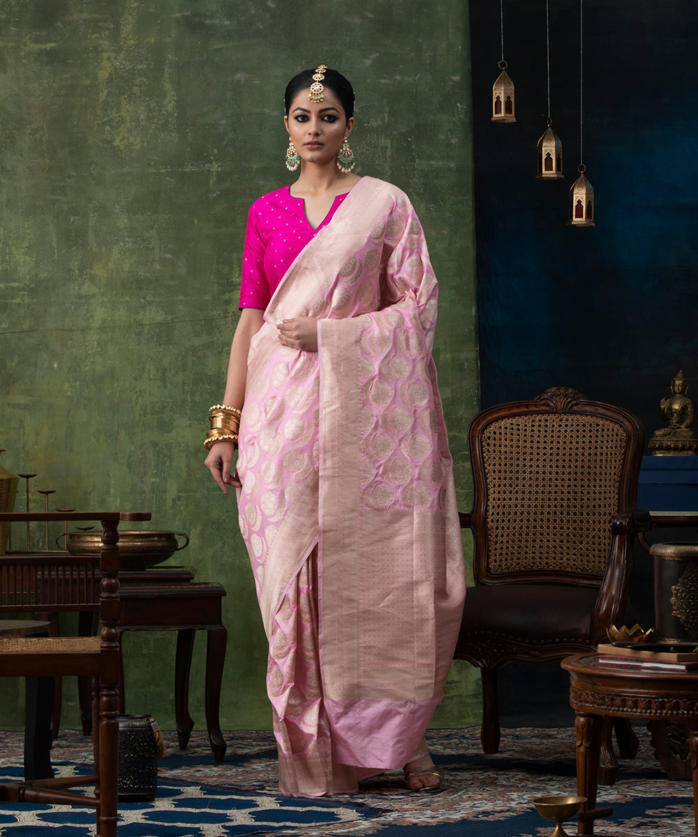 Handloom_Light_Pink_Pure_Katan_Silk_Banarasi_Saree_with_Sona_Rupa_Jaal_and_Floral_Motifs_WeaverStory_02