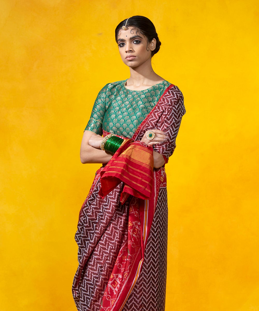 Handloom_Maroon_Mulberry_Silk_Chevron_Weave_Ikat_Patola_Saree_With_Red_Border_WeaverStory_01