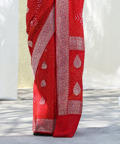 Red_Handloom_Georgette_Banarasi_Bandhej_Saree_with_Kadhwa_Booti_WeaverStory_04