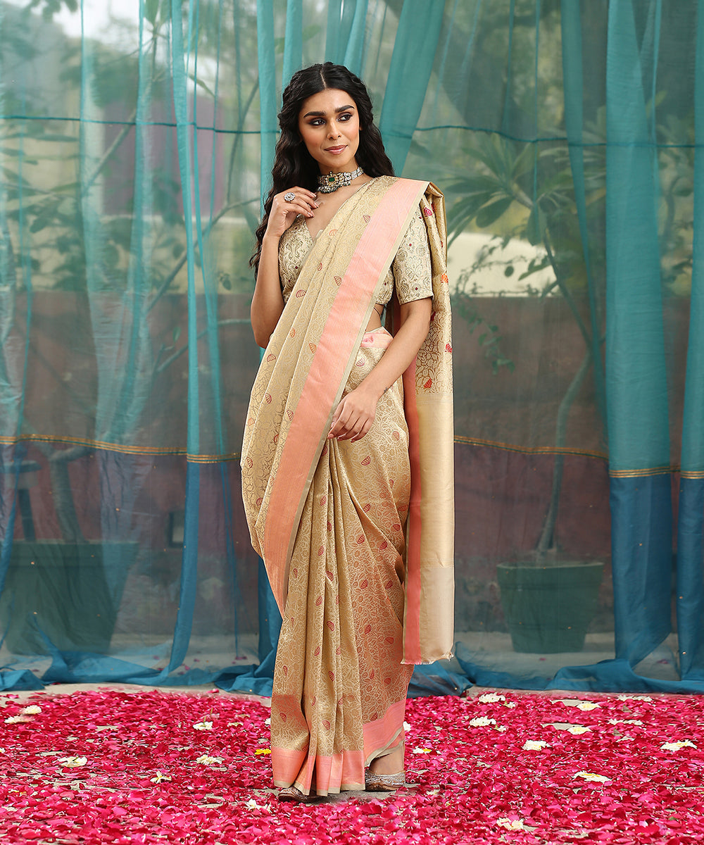 Handloom_Beige_And_Gold_Kimkhab_Pure_Katan_Silk_Banarasi_Saree_With_Peach_Zari_Border_WeaverStory_02