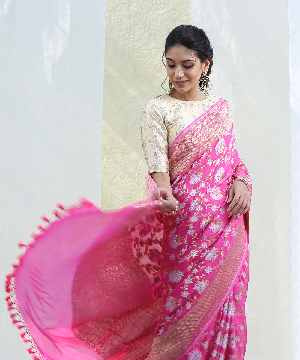 Rose_Pink_Handloom_Sona_Rupa_Banarasi_Georgette_Jangla_Saree_With_Lotus_Flower_Motifs_WeaverStory_01