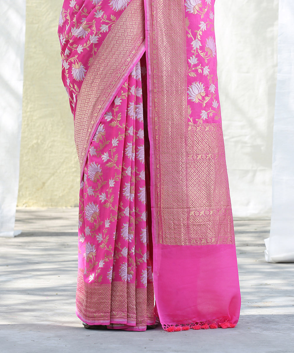 Rose_Pink_Handloom_Sona_Rupa_Banarasi_Georgette_Jangla_Saree_With_Lotus_Flower_Motifs_WeaverStory_04