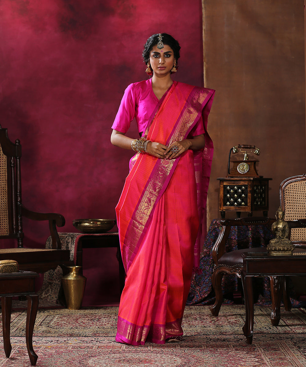 Handloom_Pink_And_Orange_Check_Pure_Silk_Kanjivaram_Saree_With_Purple_Border_WeaverStory_02