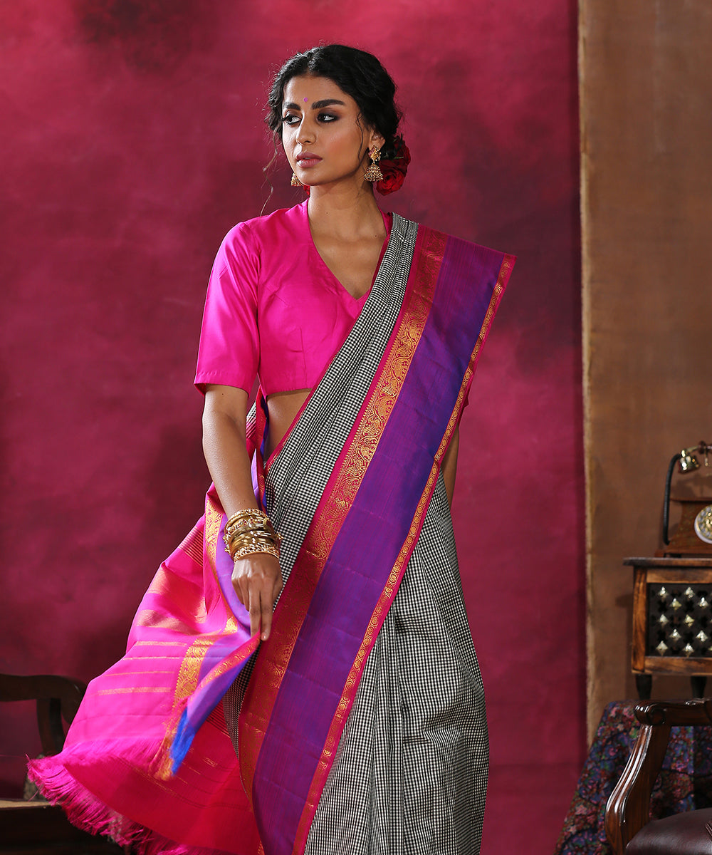 Handloom_Black_And_White_Checks_Pure_Silk_Kanjivaram_Saree_With_Pink_And_Purple_Border_WeaverStory_01