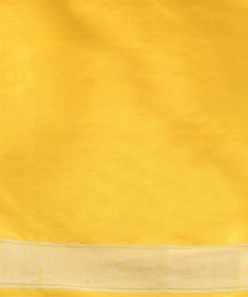 Golden_Yellow_Handloom_Brocade_Pure_Katan_Silk_Banarasi_Saree_With_Shikargah_Border_WeaverStory_05