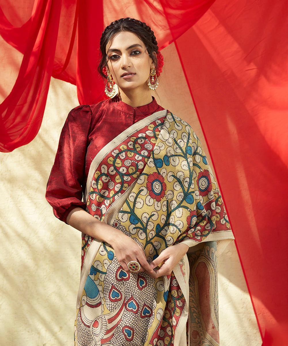 Handloom_Beige_Pure_Cotton_Saree_With_Hand_Painted_Kalamkari_With_Grand_Peacock_On_Pallu_WeaverStory_01