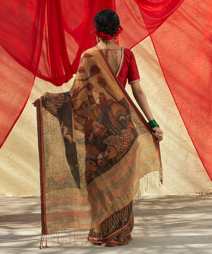 Brown_Handloom_Pure_Linen_Saree_With_Hand_Painted_Kalamkari_And_Lotus_Flowers_And_Fishes_Drawn_On_Border_WeaverStory_03