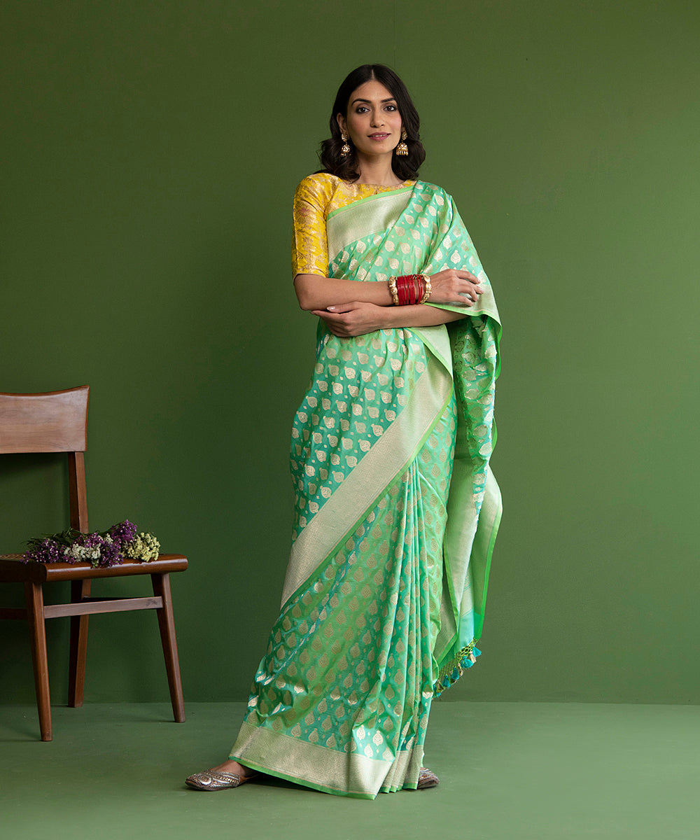 Green_Handloom_Pure_Katan_Silk_Banarasi_Cutwork_Saree_With_Small_Zari_Mughal_Motifs_WeaverStory_02