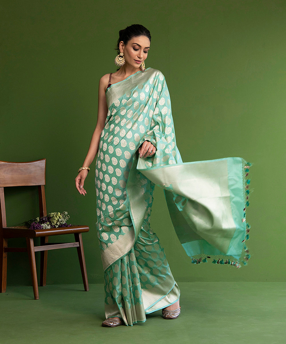 Handloom_Turquoise_Pure_Katan_Silk_Banarasi_Cutwork_Saree_With_Champagne_Gold_Zari_Motifs_WeaverStory_02