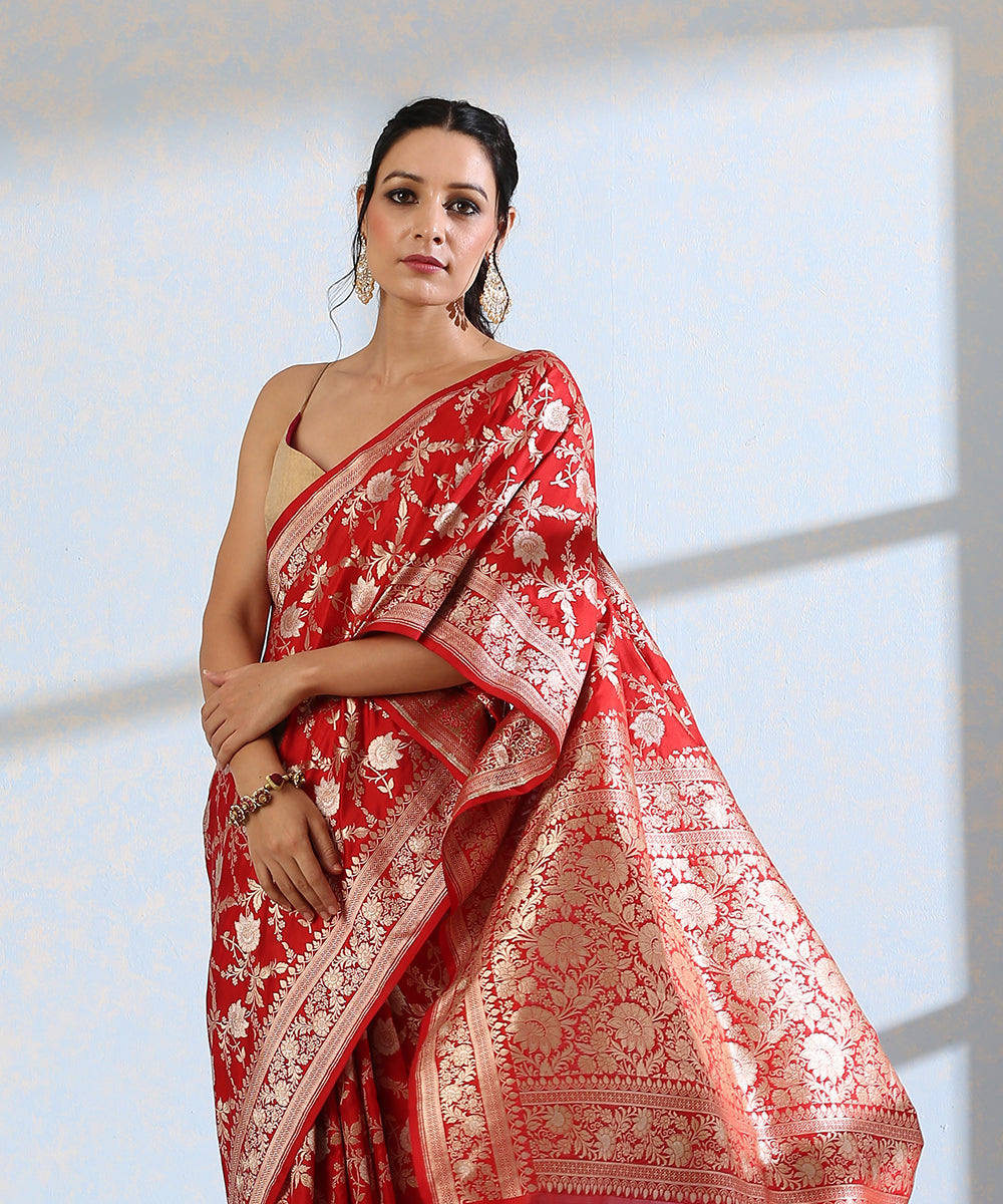 Red_Handloom_Pure_Katan_Silk_Sona_Rupa_Banarasi_Saree_With_Floral_Jaal_WeaverStory_01