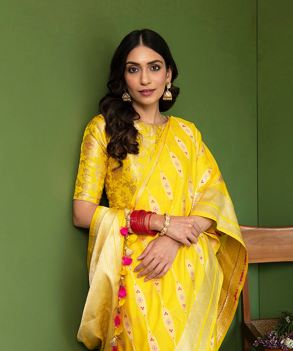 Handloom_Yellow_Pure_Katan_Silk_Banarasi_Saree_with_Meenakari_Aada_Bel_WeaverStory_01