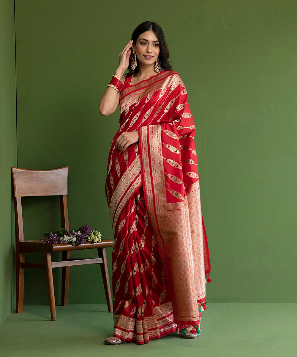 Handloom_Red_Pure_Katan_Silk_Banarasi_Saree_with_Meenakari_Aada_Bel_WeaverStory_02