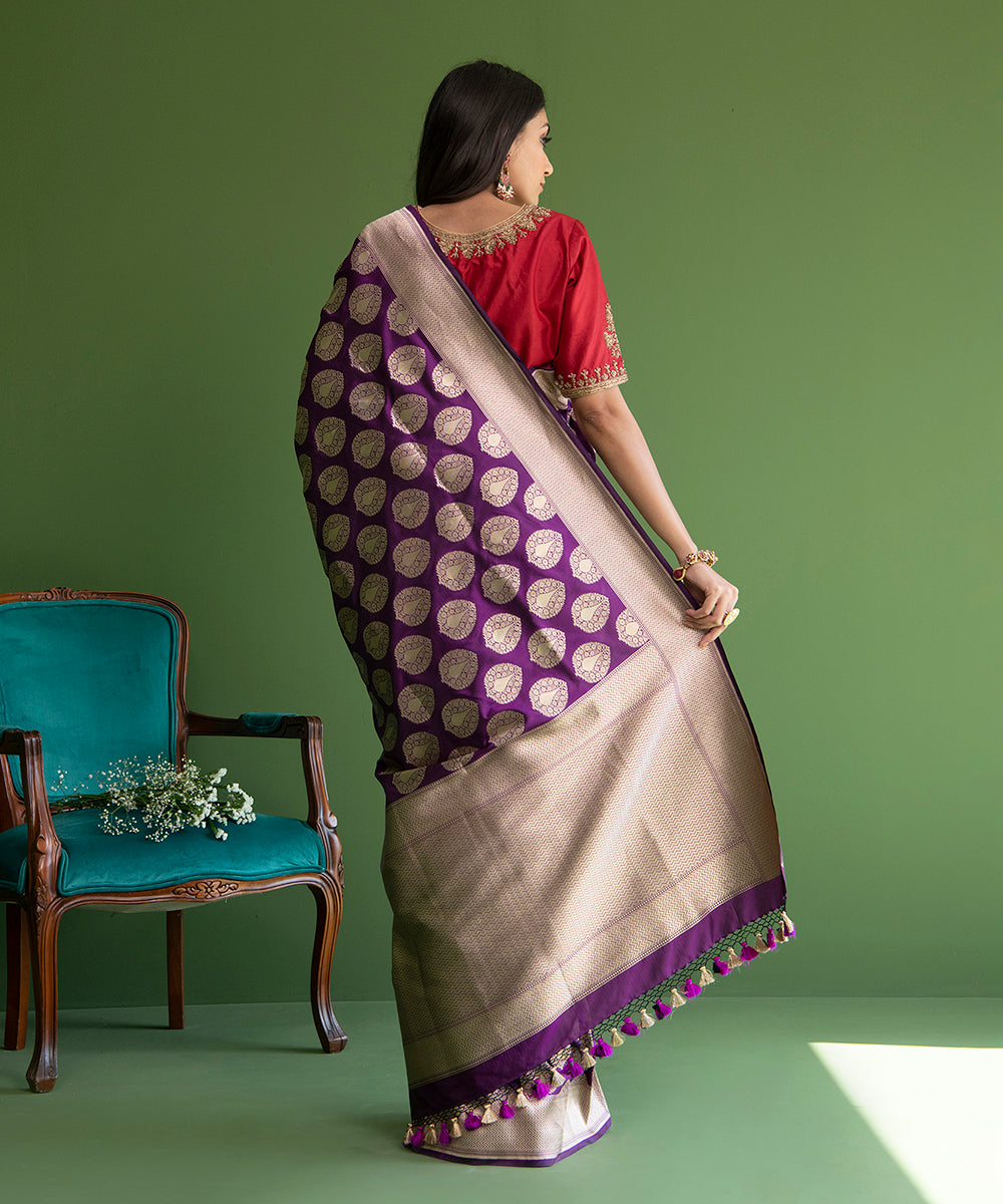 Handloom_Purple_Dual_Tone_Pure_Katan_Silk_Banarasi_Saree_with_Mughal_Boota_WeaverStory_03