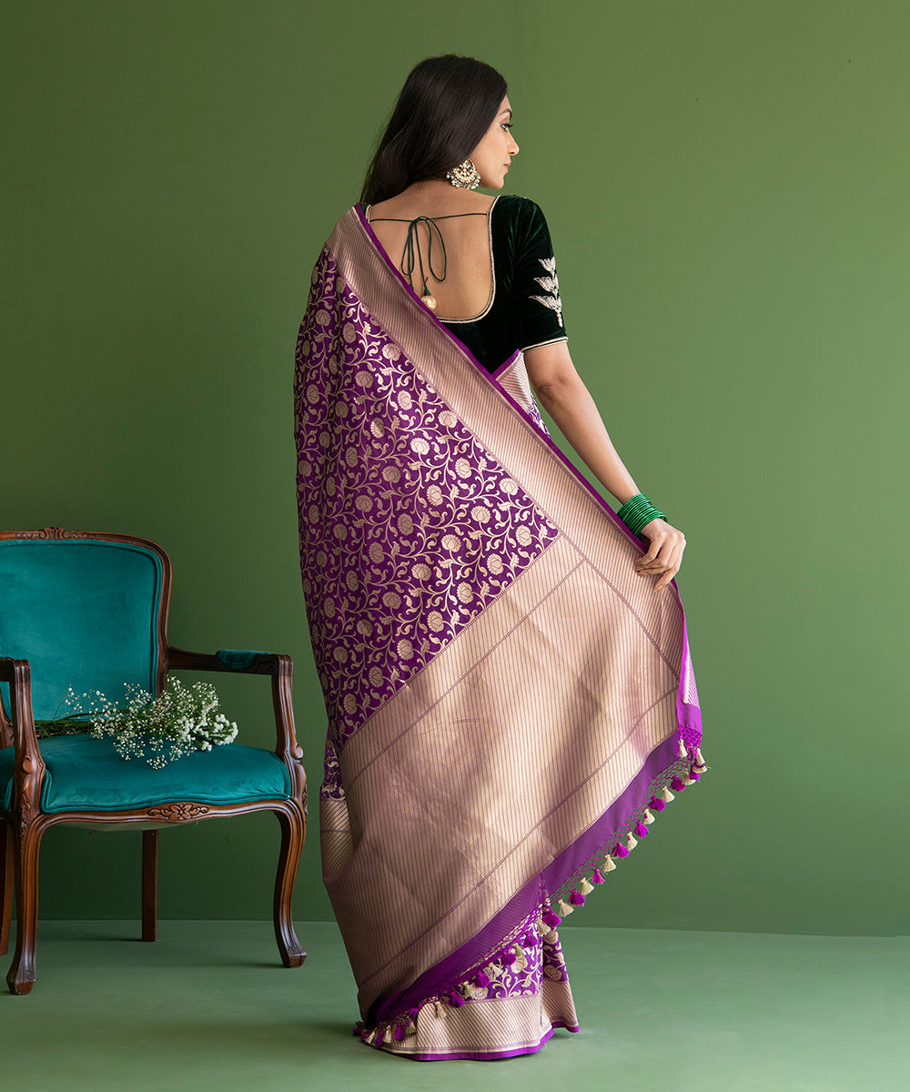 Handloom_Purple_Pure_Katan_Silk_Banarasi_Saree_with_Small_Floral_Jaal_WeaverStory_03