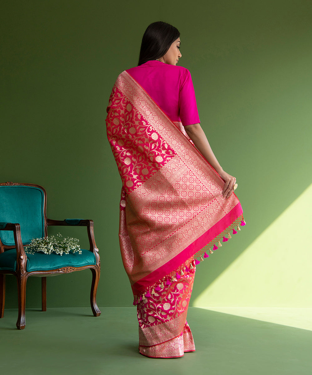 Handloom_Pink_And_Orange_Dual_Tone_Pure_Katan_Silk_Banarasi_Saree_with_Small_Floral_Jaal_WeaverStory_03