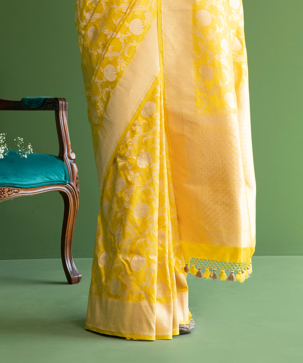 Sunny_Yellow_Handloom_Pure_Katan_Silk_Banarasi_Saree_with_Cutwork_Floral_Jaal_WeaverStory_04