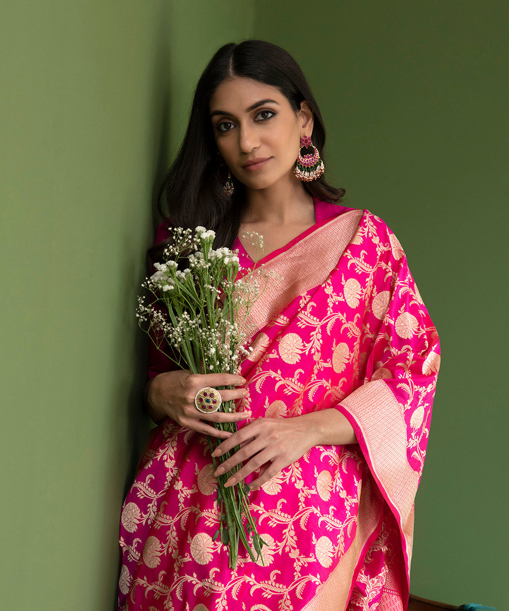 Handloom_Hot_Pink_Pure_Katan_Silk_Banarasi_Saree_with_Floral_Jaal_WeaverStory_01