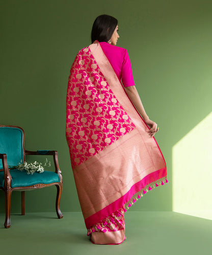 Handloom_Hot_Pink_Pure_Katan_Silk_Banarasi_Saree_with_Floral_Jaal_WeaverStory_03
