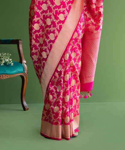 Handloom_Hot_Pink_Pure_Katan_Silk_Banarasi_Saree_with_Floral_Jaal_WeaverStory_04