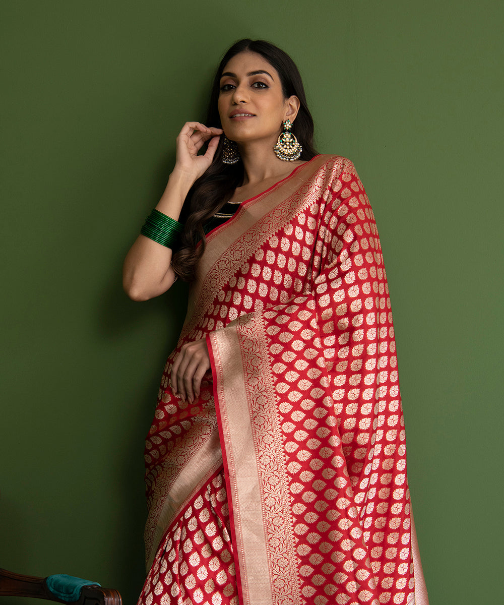 Red_Handloom_Pure_Katan_Silk_Banarasi_Saree_with_Small_Mughal_Booti_WeaverStory_01