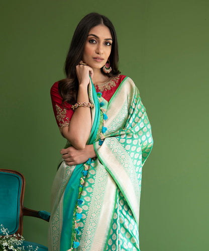 Handloom_Aqua_Green_Pure_Katan_Silk_Banarasi_Saree_with_Small_Mughal_Booti_WeaverStory_01