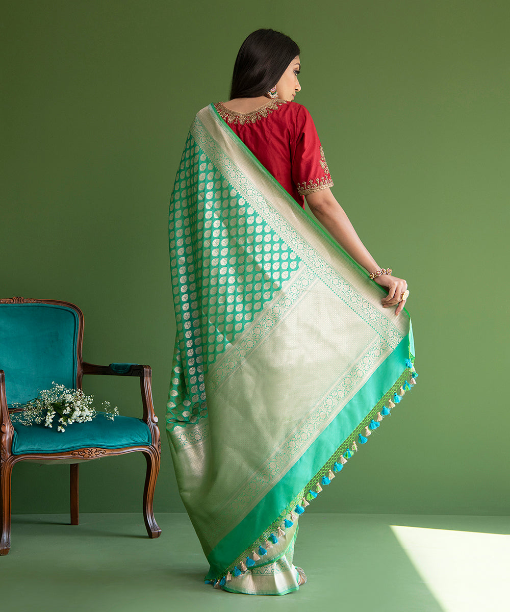 Handloom_Aqua_Green_Pure_Katan_Silk_Banarasi_Saree_with_Small_Mughal_Booti_WeaverStory_03