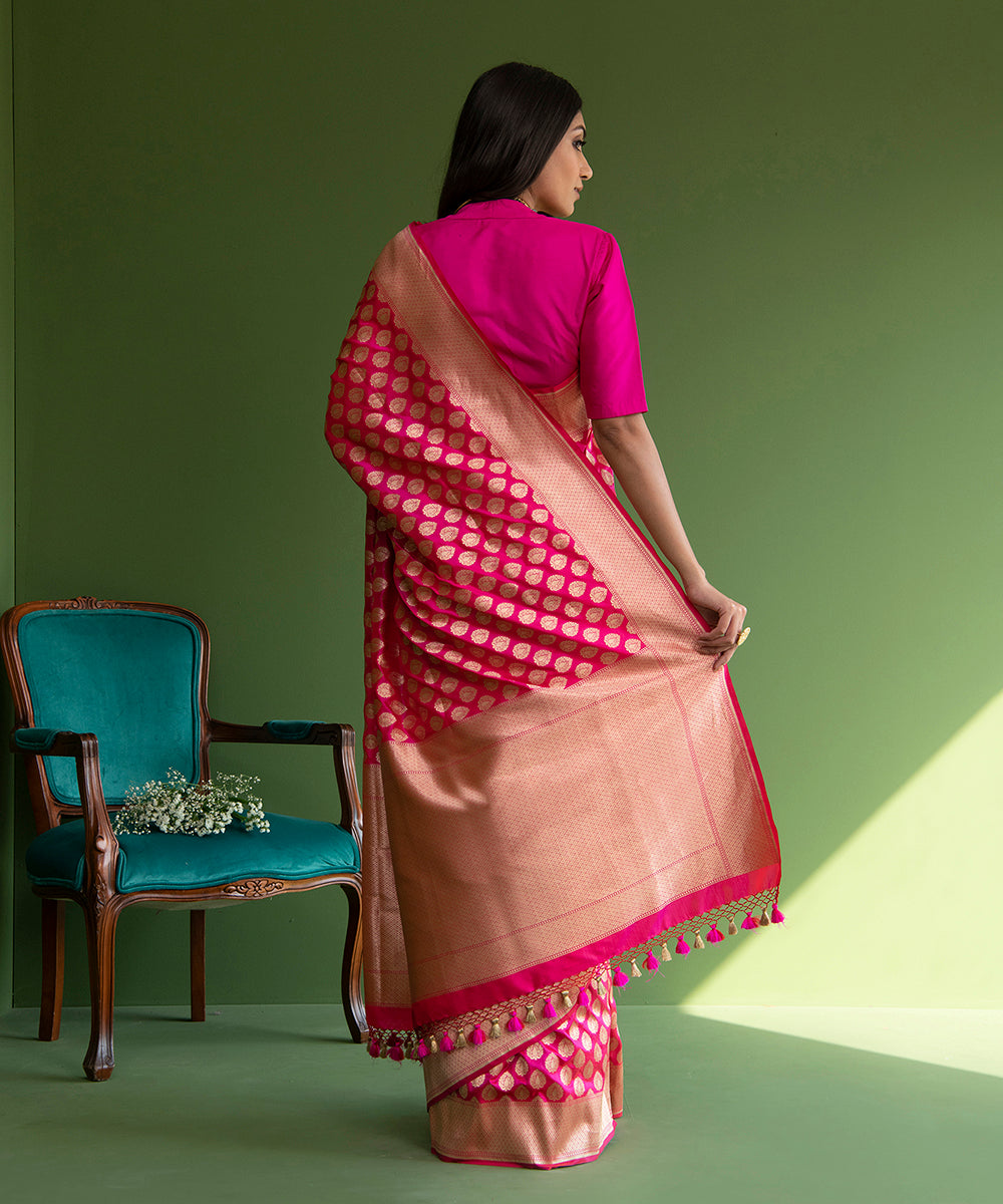 Pink_Handloom_Small_Pure_Katan_Silk_Banarasi_Saree_with_Cutwork_Morpankhi_Boota_WeaverStory_03