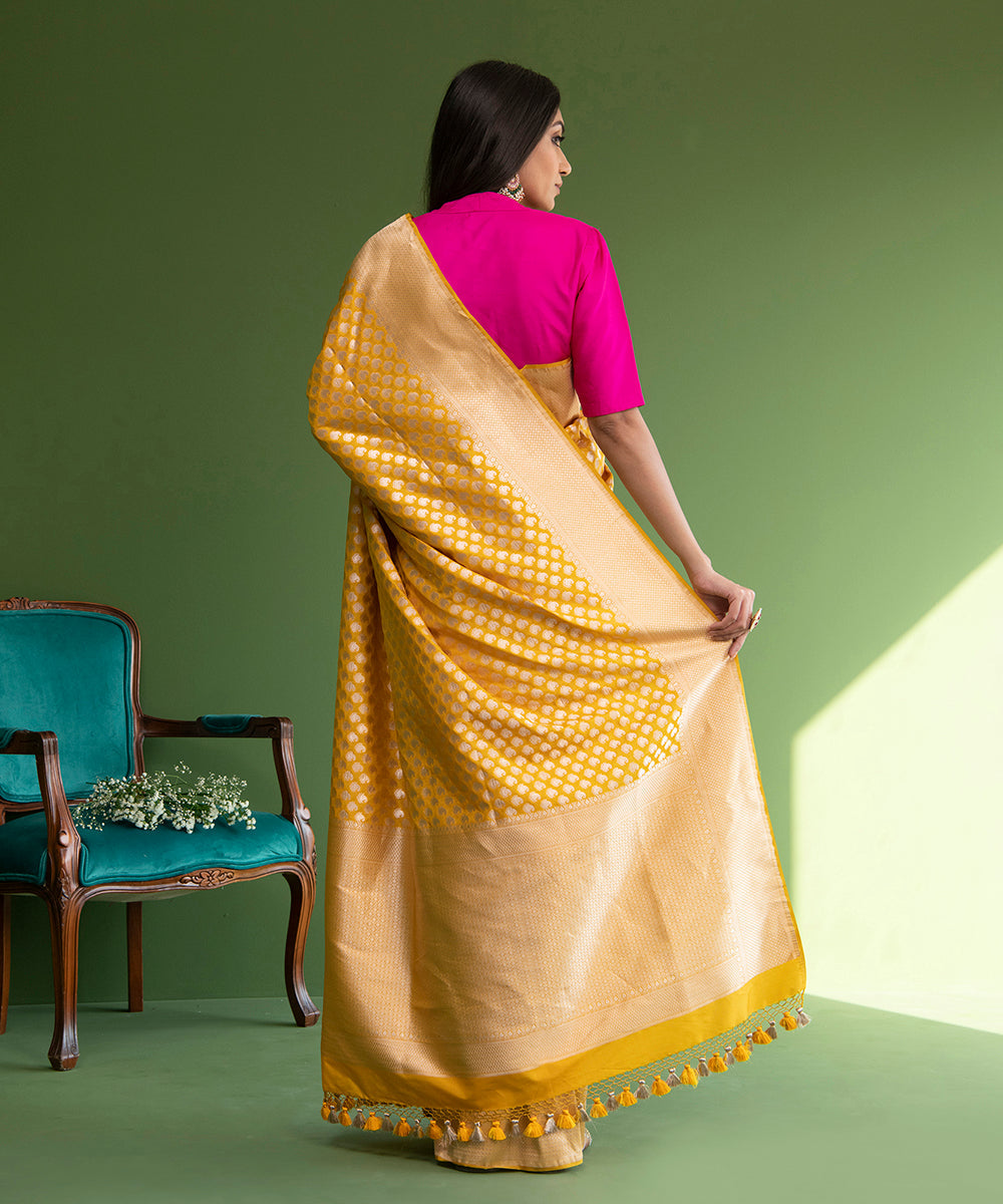 Yellow_Handloom_Pure_Katan_Silk_Banarasi_Saree_with_Small_Paisley_Boota_WeaverStory_03