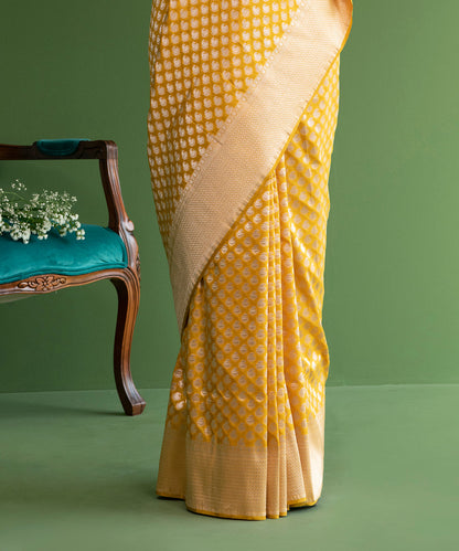 Yellow_Handloom_Pure_Katan_Silk_Banarasi_Saree_with_Small_Paisley_Boota_WeaverStory_04