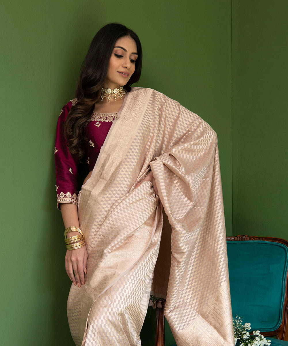 Handloom_Soft_Beige_Pure_Katan_Silk_Banarasi_Saree_with_All_Over_Zari_Booti_WeaverStory_01