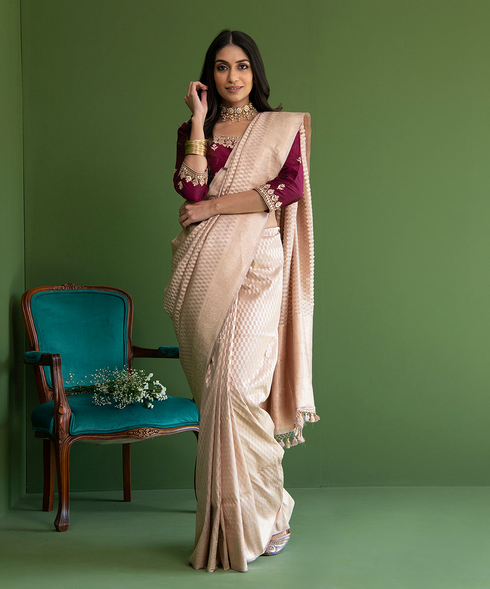 Handloom_Soft_Beige_Pure_Katan_Silk_Banarasi_Saree_with_All_Over_Zari_Booti_WeaverStory_02