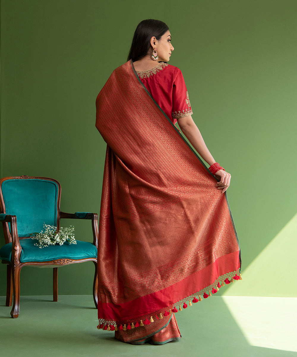 Handloom_Red_Pure_Katan_Silk_Kimkhab_Banarasi_Saree_with_Antique_Zari_Small_Floral_Booti_WeaverStory_03