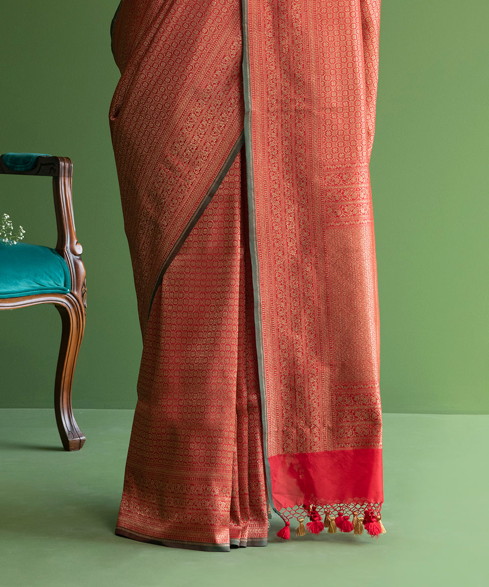 Handloom_Red_Pure_Katan_Silk_Kimkhab_Banarasi_Saree_with_Antique_Zari_Small_Floral_Booti_WeaverStory_04