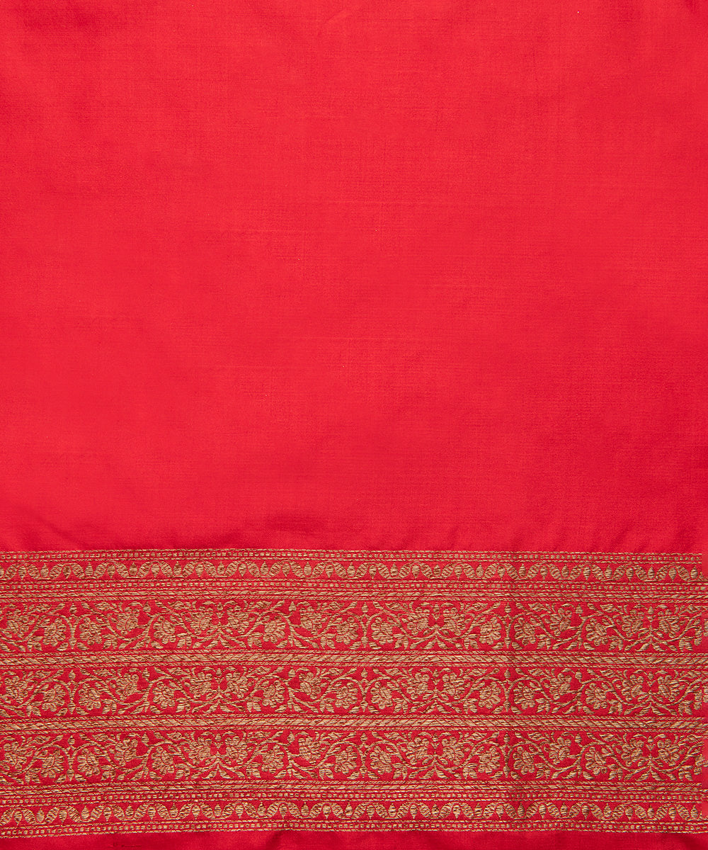 Handloom_Red_Pure_Katan_Silk_Kimkhab_Banarasi_Saree_with_Antique_Zari_Small_Floral_Booti_WeaverStory_05