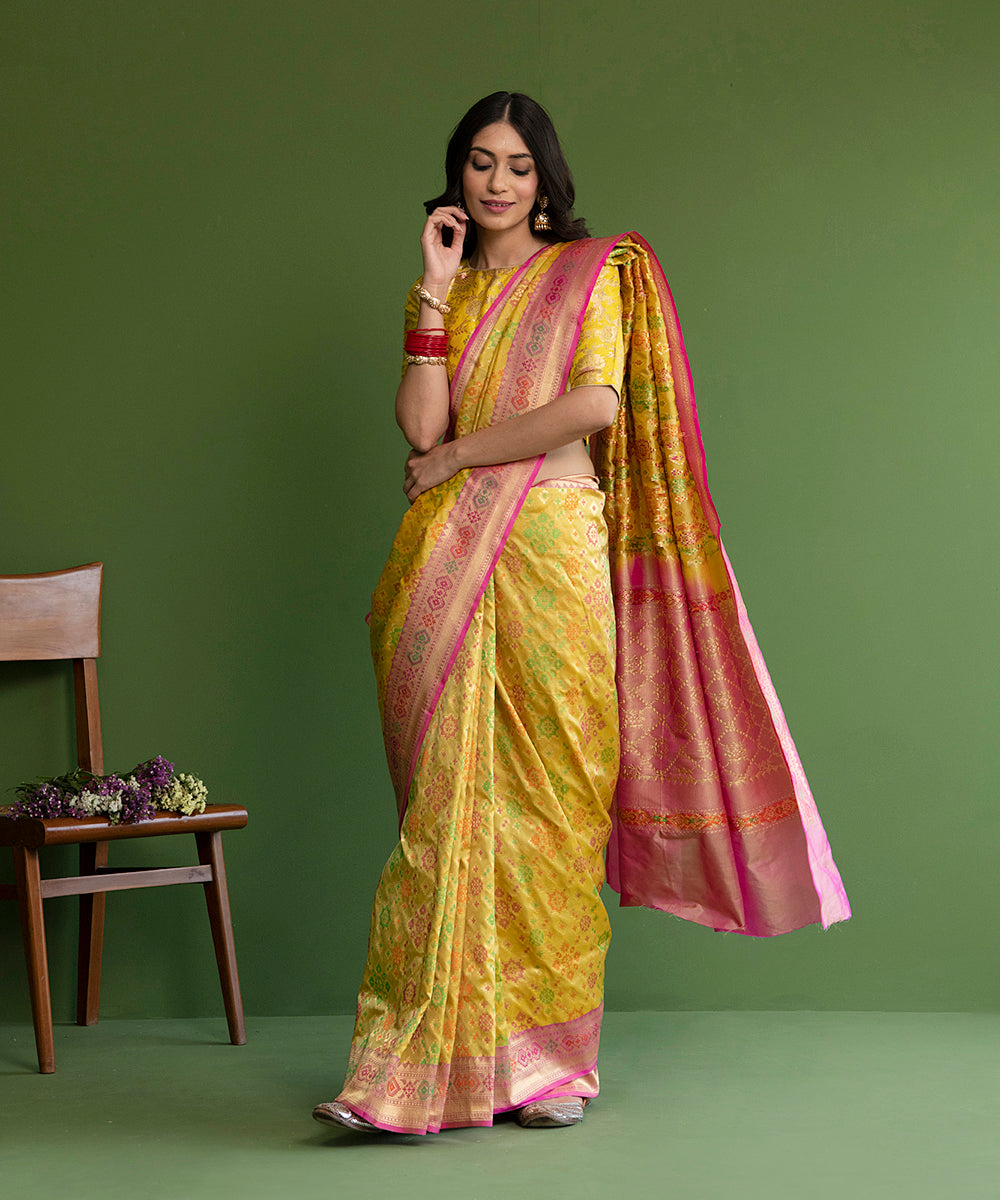 Handloom_Yellow_Pure_Katan_Silk_Banarasi_Patola_Saree_With_Pink_Border_WeaverStory_02