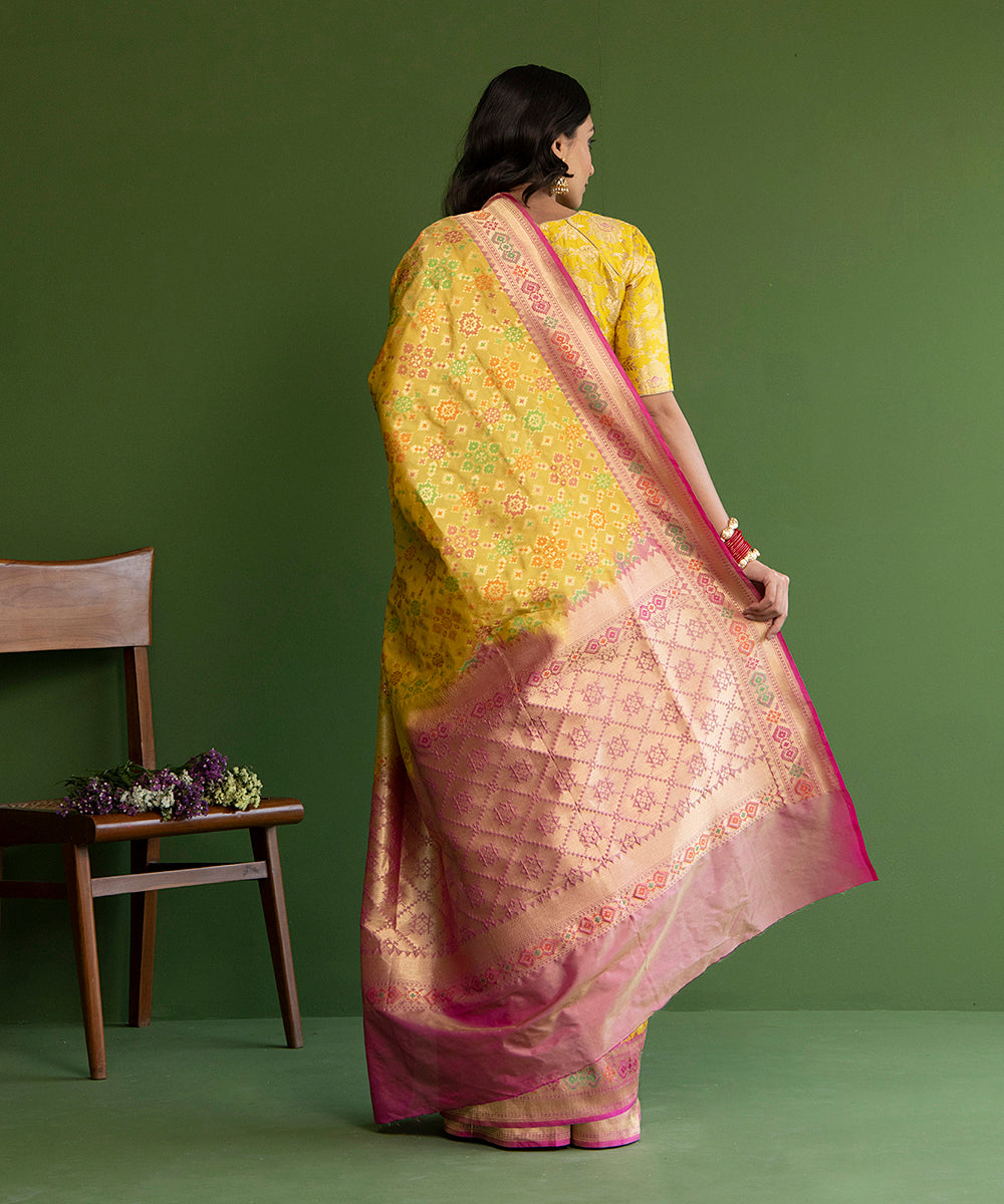 Handloom_Yellow_Pure_Katan_Silk_Banarasi_Patola_Saree_With_Pink_Border_WeaverStory_03