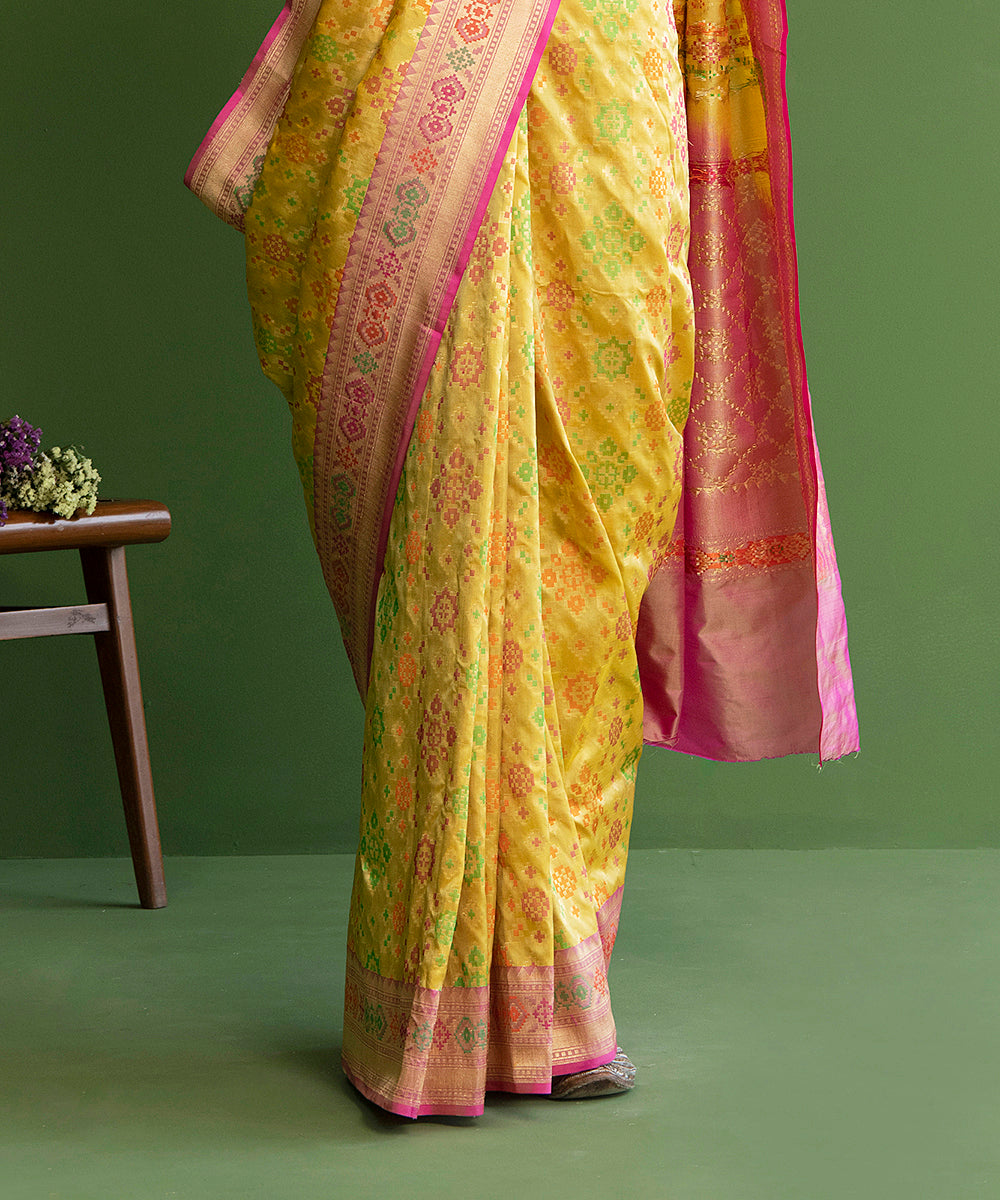 Handloom_Yellow_Pure_Katan_Silk_Banarasi_Patola_Saree_With_Pink_Border_WeaverStory_04